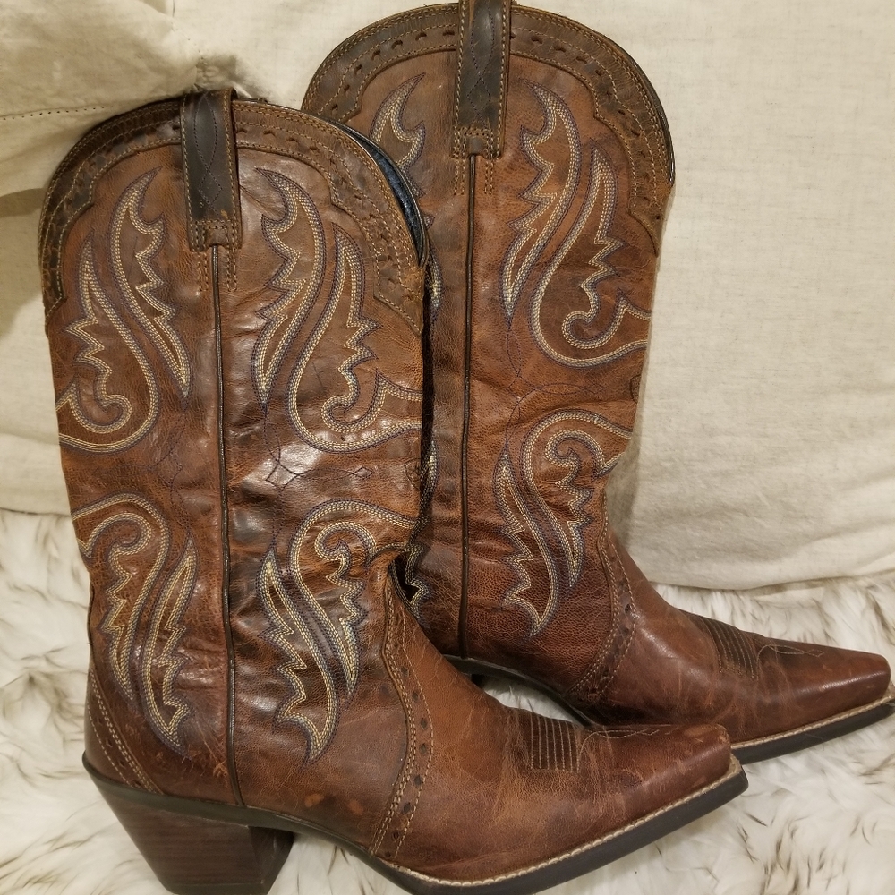 Boots - Picture 5 of 11